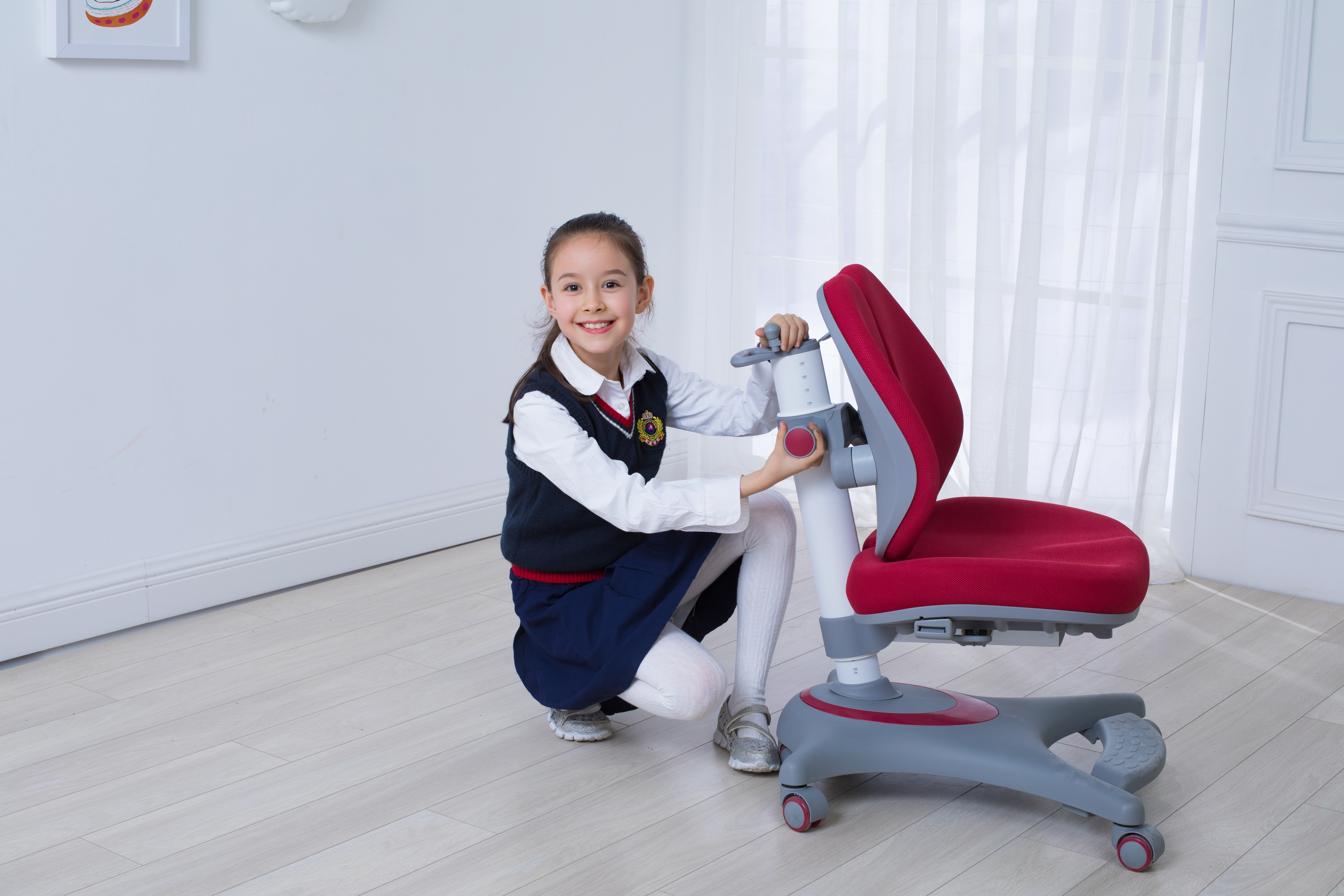 Кресло для ребенка 6 лет. Ортопедический стул. Ортопедический стул для первоклассника. Стулья для детей школьников ортопедический. Стул детский ортопедический для школьника.